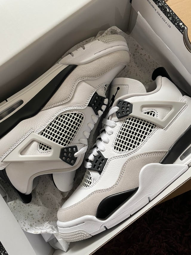 Air Jordan 4 Retro "Military Black”